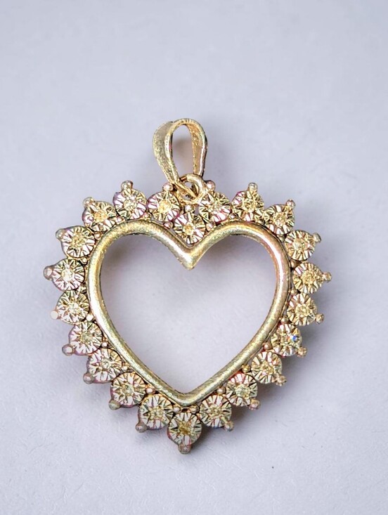 Jewelry - *VINTAGE* Moisenite Open Heart pendant